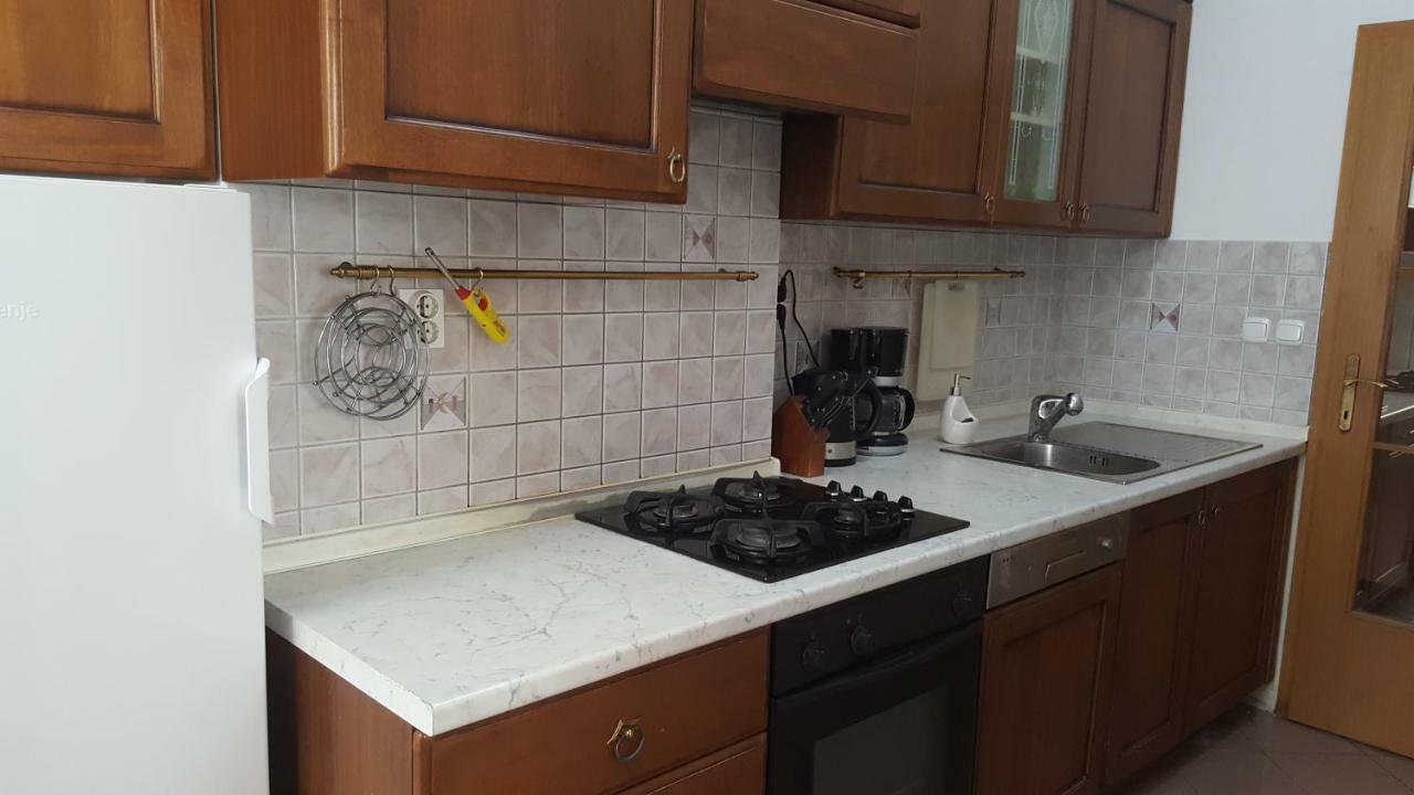 Ferienwohnung Centar Old Town, With Free Private Parking Pula Exterior foto